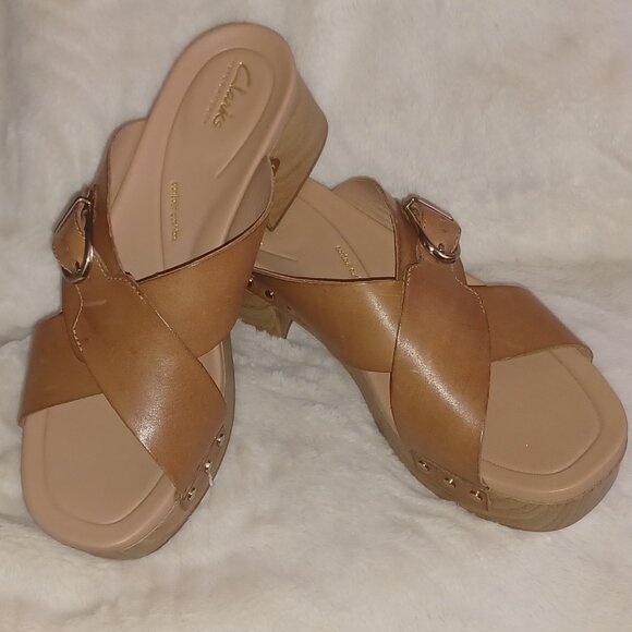 Clarks Signature Sivanne Walk Tan Leather Sandals - Picture 1 of 7